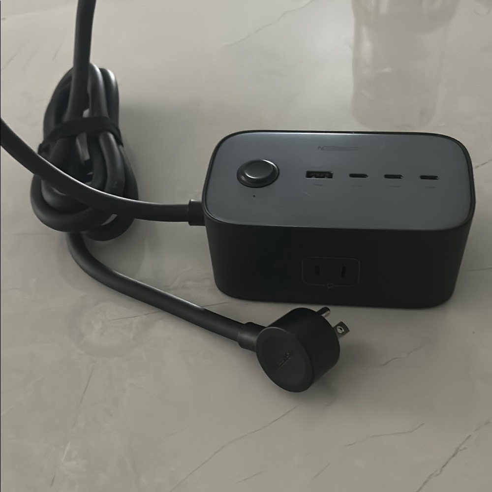 Black Power Hub with USB Ports Faster charging